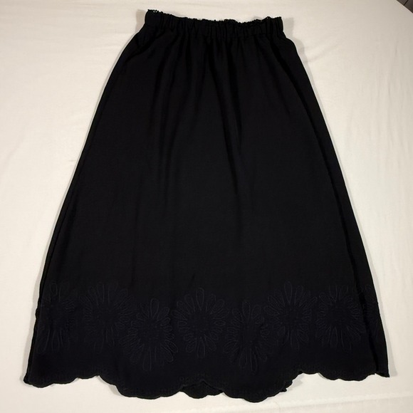 Adrianna Papell Dresses & Skirts - Adrianna Papell Embroidered Floral Scalloped Hem Black Midi Skirt Small A-Line